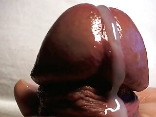La plantureuse brune ligotée Krissy subit extrait film porno gratuit une séance de cire